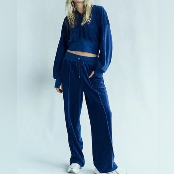 #169 NWT Free People Let’s Volley Velour Set in Black Grape - Picture 1 of 5
